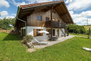 Exterior - Apartment '3 Zimmer' with Private Terrace, Shared Garden and Wi-Fi (Seeshaupt)