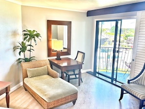 TV - Watch Pacific Ocean sunrise from the comfort of your private ocean view lanai! (Lihue)