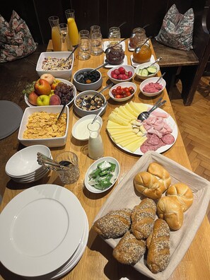 Desayuno buffet incluido todos los días