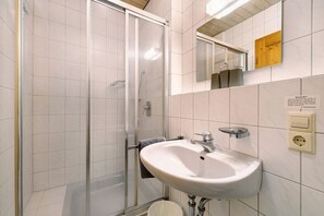 تجهيزات دش، مجففات شعر، مناشف