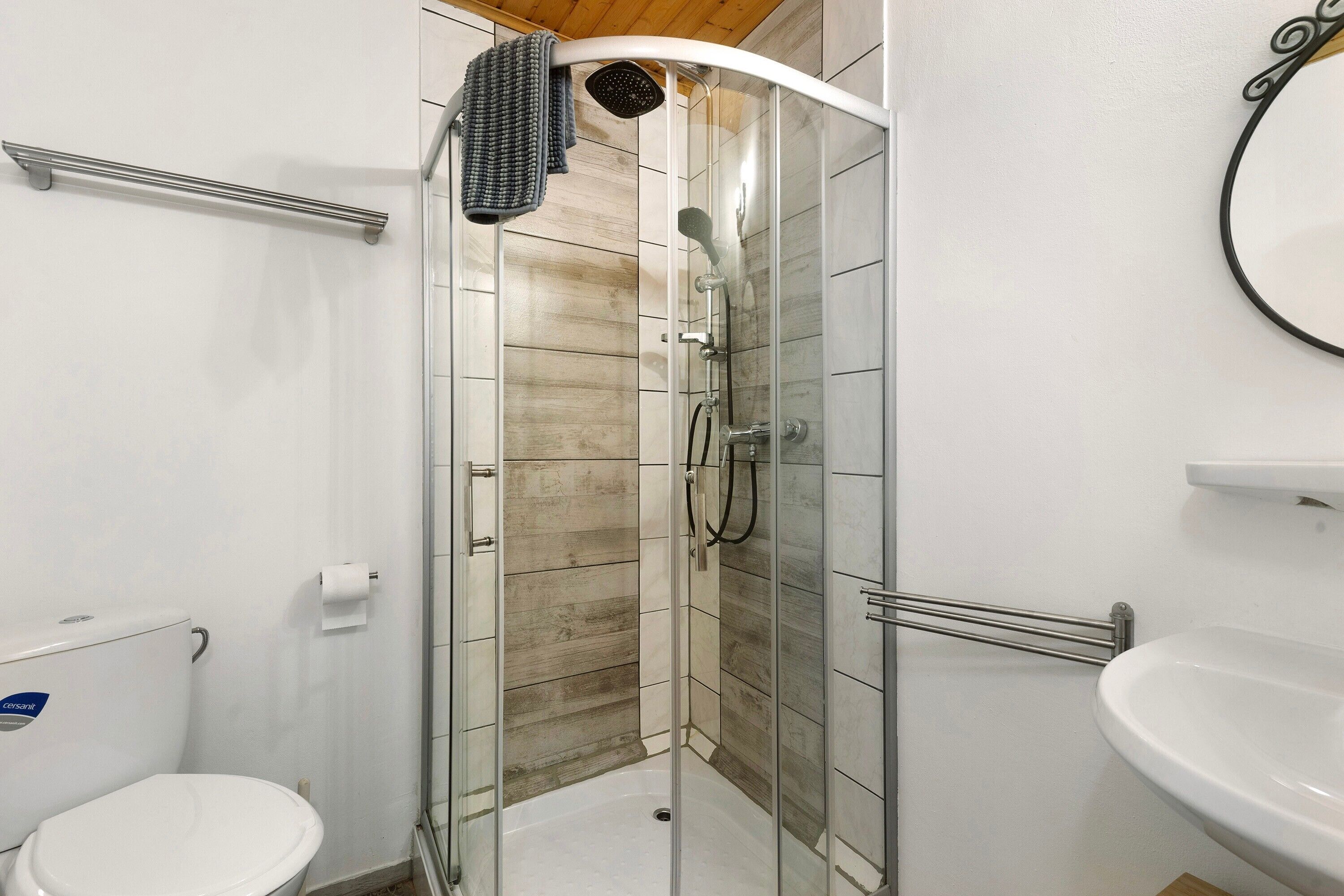 Shower, towels