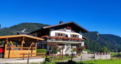 Ferienwohnung Nebelhorn mit Bergblick, Balkon und Wi-Fi
