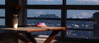 บรอดวิว โฮมสเตย์