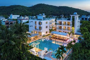 Exterior - Dragging Water to Lead Mountain (Sanya)
