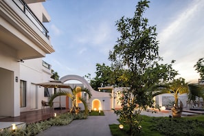 Exterior - Dragging Water to Lead Mountain (Sanya)