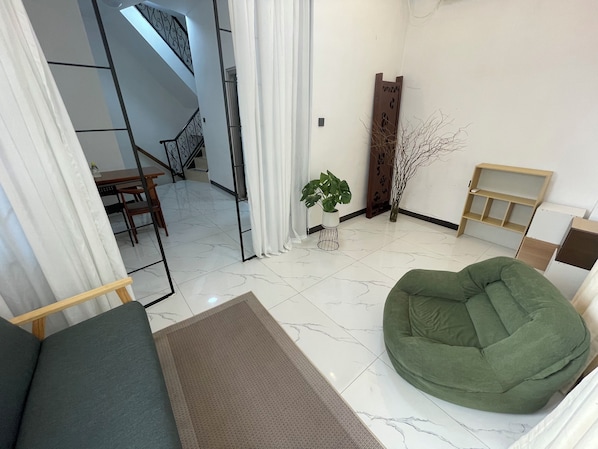 Living area -
3-minutes to the heart of Guangzhou’s culture, shopping, and dining scene (Guang Zhou)