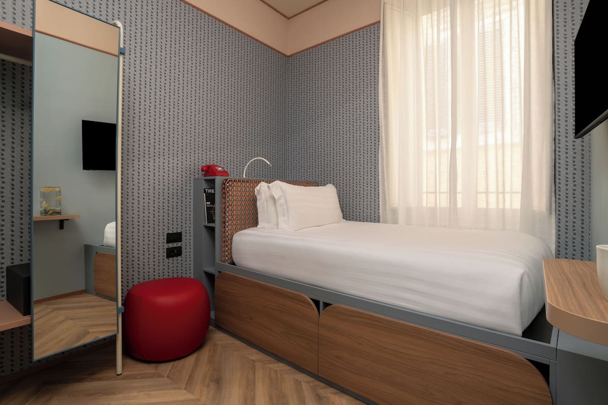 Eenpersoonskamer | Een kluis op de kamer, een strijkplank/strijkijzer, gratis babybedden