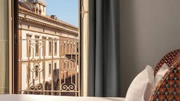 Chambre Deluxe, terrasse | Coffres-forts dans les chambres, fer et planche Ă  repasser