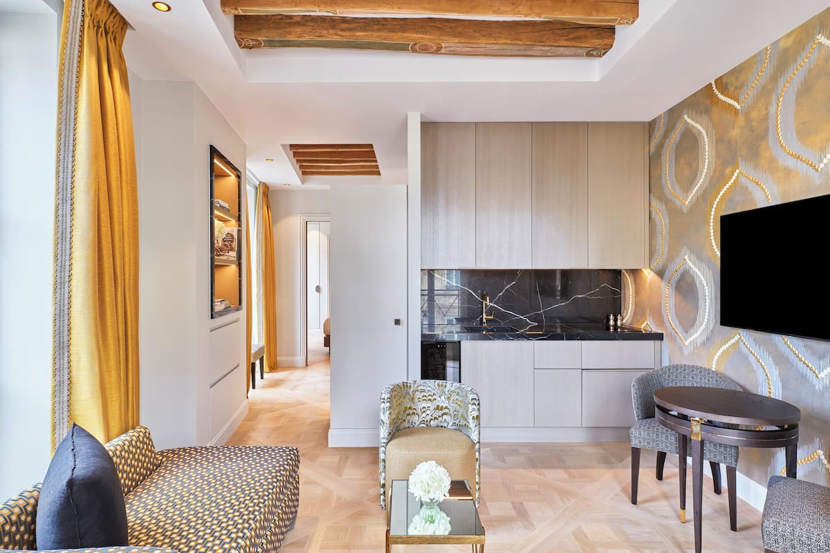 Superior Suite, 1 King Bed, City View (Vendôme Apartment) | Private kitchen
