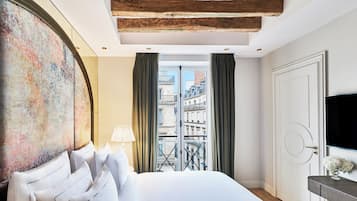 Habitación Deluxe, 1 cama de matrimonio grande, vistas a la ciudad | Ropa de cama de alta calidad y edredones de plumas