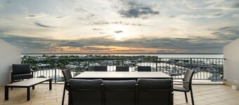 Anchor Point Penthouse Marina Views Pool Bbqs