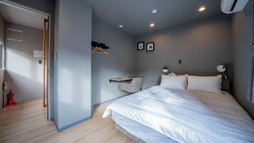 5 bedrooms, iron/ironing board, WiFi (free)