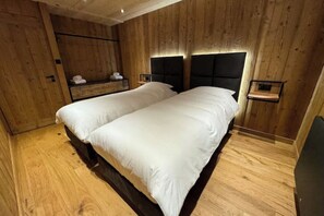 6 bedrooms, WiFi, bed sheets
