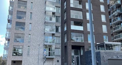 Room-cozy 3 Bedroom Apartment in Heart o