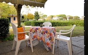 Outdoor dining - Adorable apartment with outdoor pool (Bibione)