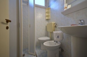 Shower - Adorable apartment with outdoor pool (Bibione)