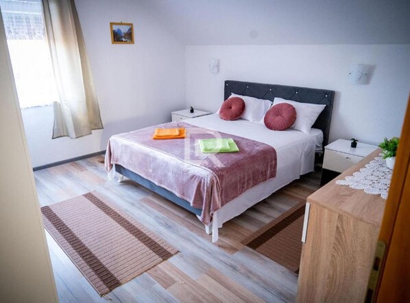 Villa (Two Bedroom Villa with Balcony and Pa) | 2 bedrooms, cribs/infant beds - Villa Dalmacija (Prijedor)
