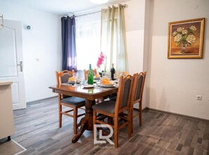 2 bedrooms, cots/infant beds - Villa Dalmacija (Prijedor)