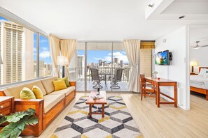 Romantische suite, 1 slaapkamer, balkon, uitzicht op zee (0103) | Woonruimte