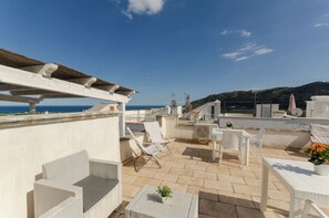 Outdoor dining - House in the Junno (Mattinata)