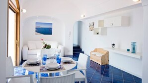 Leilighet – deluxe, privat basseng, sjøutsikt | Oppholdsområde