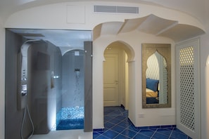 Chambre Luxe, balcon, vue mer | Bain à remous privé