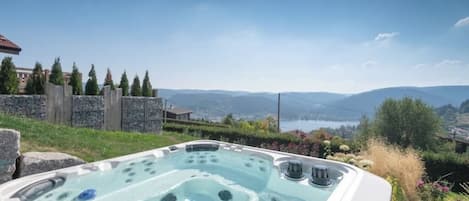 Bain à remous extérieur