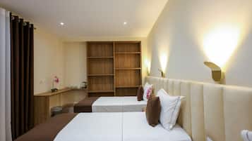 Comfort Quadruple Room | Minibar, in-room safe, desk, laptop workspace