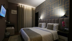 Deluxe Double Room | Minibar, in-room safe, desk, laptop workspace - Hotel Mimani (Berat)