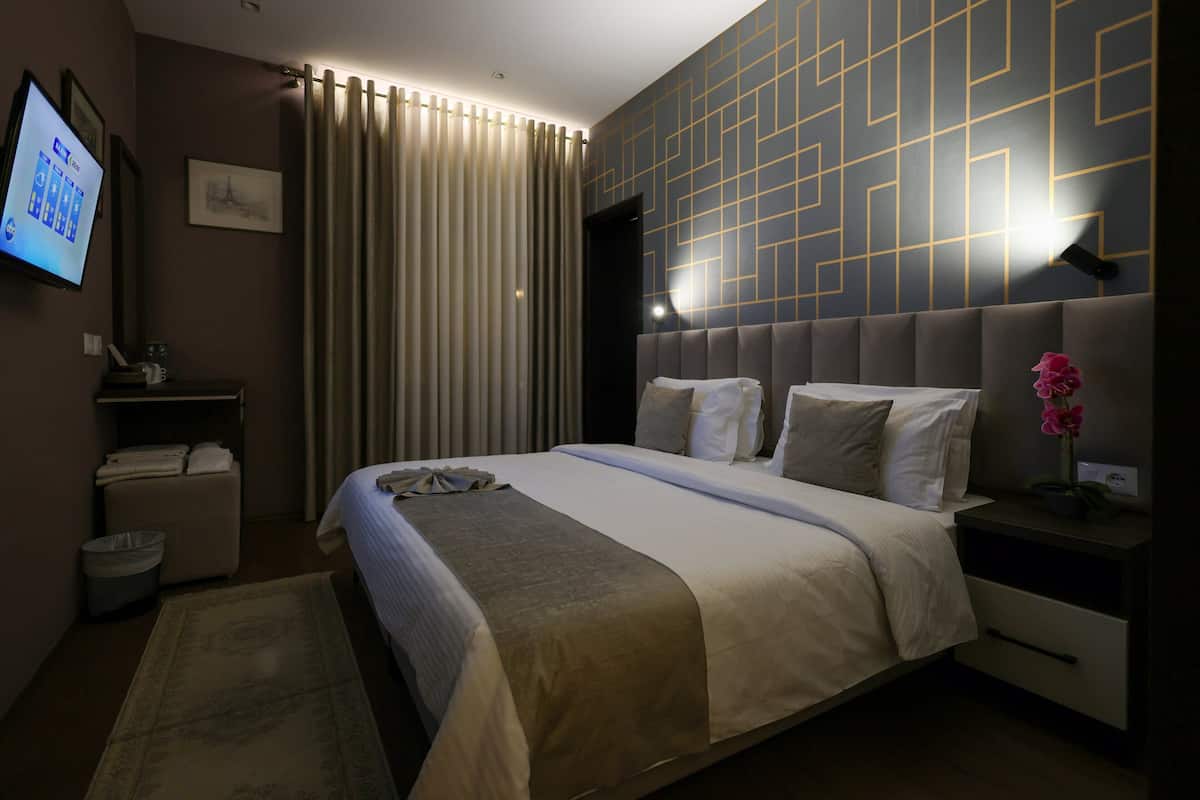 Quarto casal luxo, vista para o jardim | Frigobar, cofres nos quartos, escrivaninha