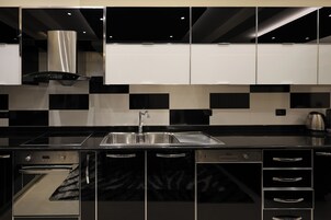 Apartment, Balcony, Mountain View | Private kitchen | Highchair