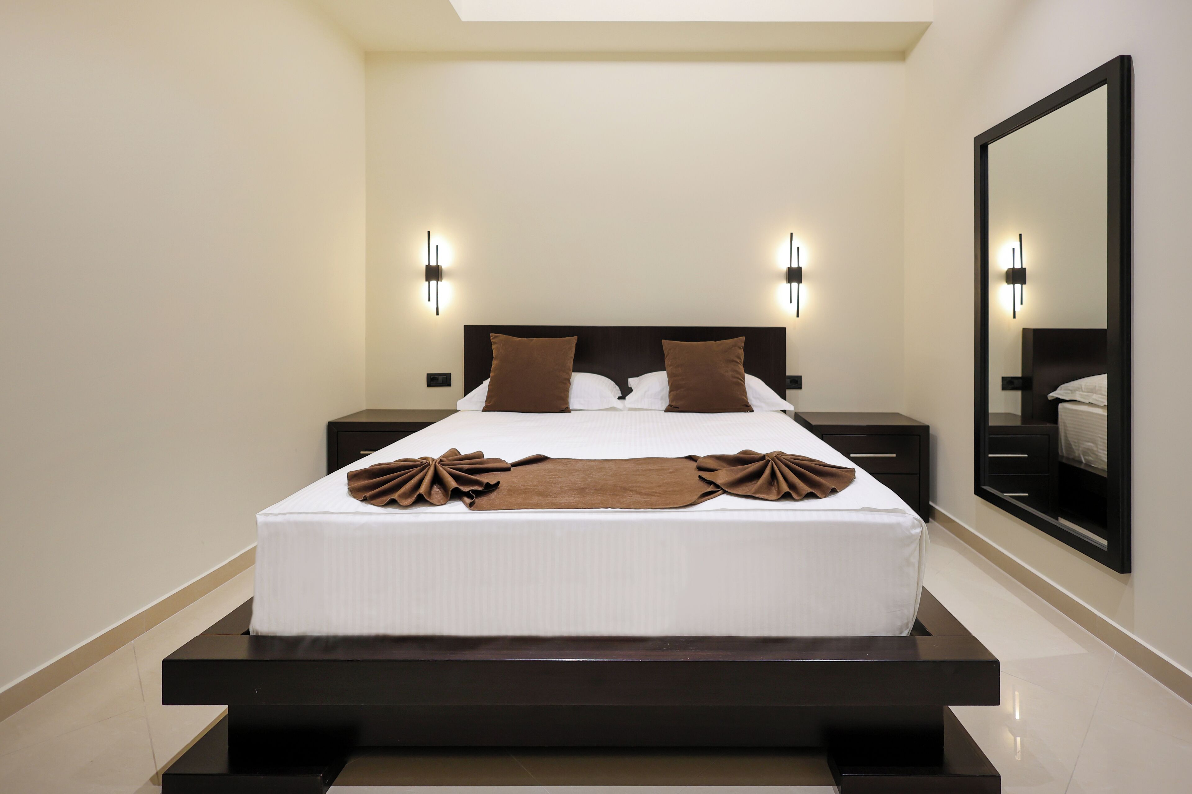 Appartement, balcon, vue montagne | Minibar, coffres-forts dans les chambres, bureau