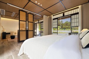 高档床上用品、办公桌、遮光窗帘、免费 WiFi