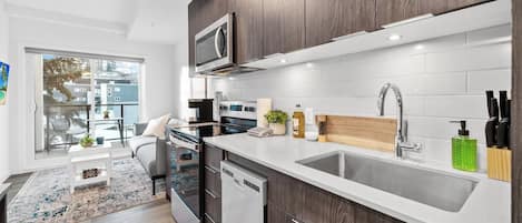 Fridge, microwave, oven, stovetop