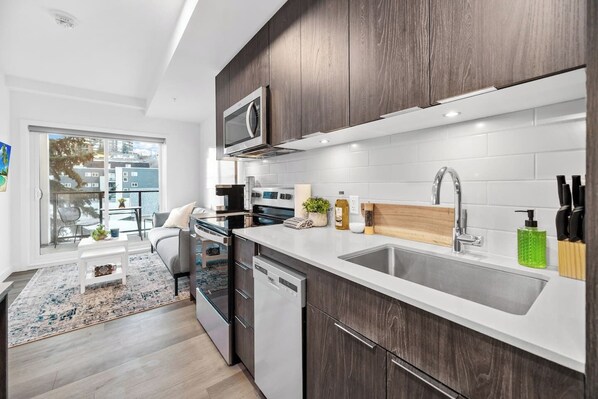 Fridge, microwave, oven, stovetop