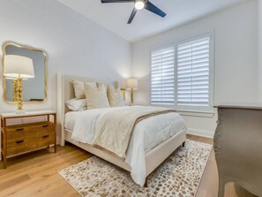 4 Schlafzimmer, Schreibtisch, Bügeleisen/Bügelbrett, kostenloses WLAN