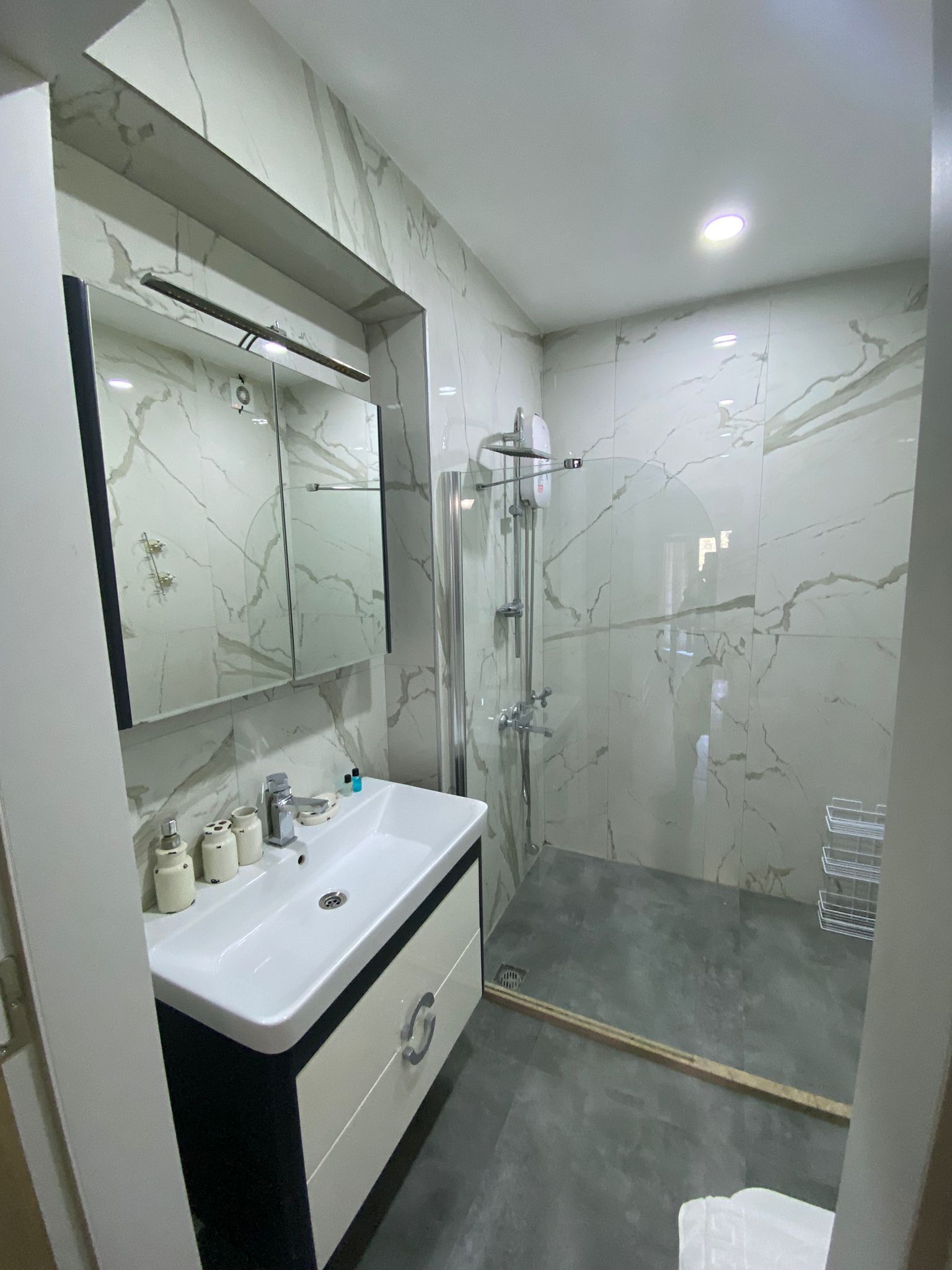 Standard-Apartment | Badezimmer | Dusche, Haartrockner, Handtücher, Seife