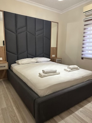 1 bedroom, desk, laptop workspace, free WiFi