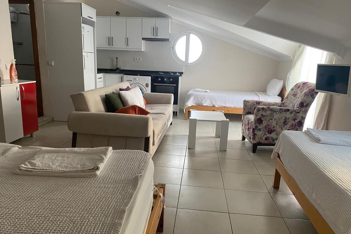 Standard Studio | 1 bedroom, desk, laptop workspace, free WiFi