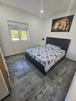 5 makuuhuonetta, silitysrauta/-lauta, ilmainen Wi-Fi, vuodevaatteet