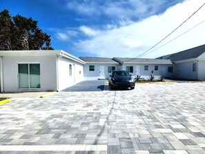 Exterior - Tuscany Sun: Breaking Dawn Oceanfront Studio (Melbourne Beach)