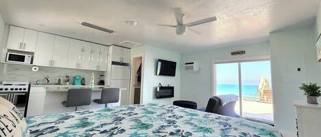 Iron/ironing board, free WiFi, bed sheets