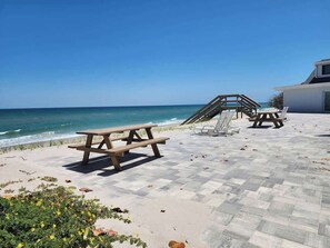 Outdoor dining - Tuscany Sun: Breaking Dawn Oceanfront Studio (Melbourne Beach)