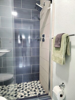 Shower, hair dryer - Tuscany Sun: Breaking Dawn Oceanfront Studio (Melbourne Beach)