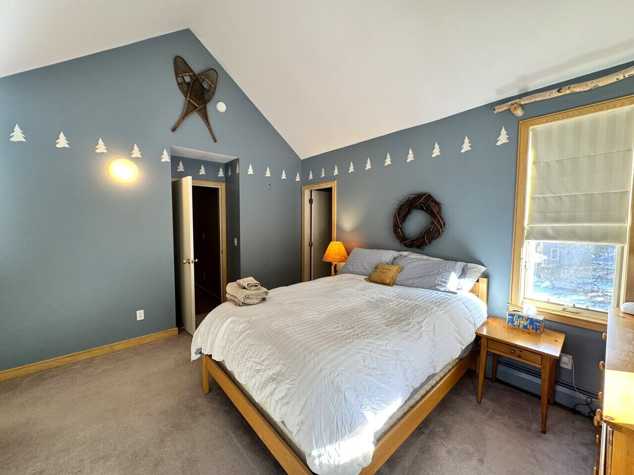 4 slaapkamers, een strijkplank/strijkijzer, gratis wifi, beddengoed