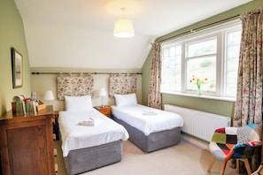 Basic Double or Twin Room | Iron/ironing board, free WiFi - Stanley House (Holmrook)