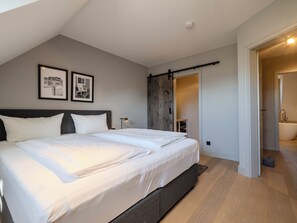 2 Schlafzimmer, Schreibtisch, Bügeleisen/Bügelbrett, kostenloses WLAN