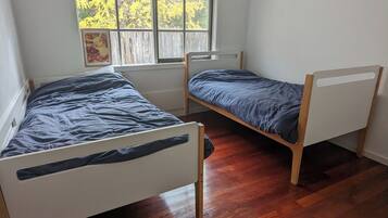 3 bedrooms, iron/ironing board, WiFi, bed sheets