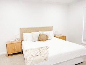 5 bedrooms, iron/ironing board, free WiFi, bed sheets