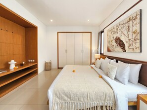 Desk, free WiFi, bed sheets - Villa Abigail Seminyak by Nagisa Bali (Kerobokan)